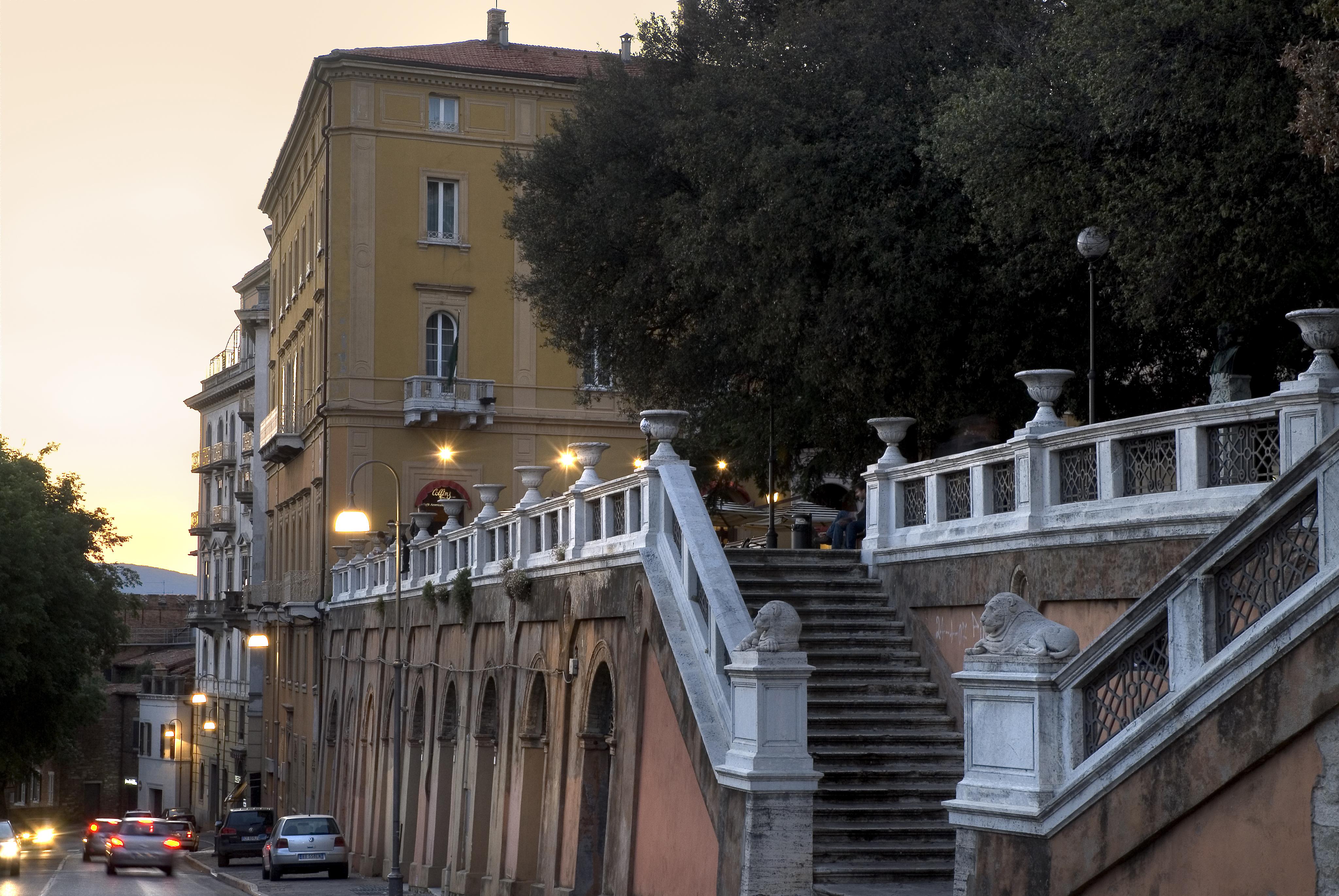Sina Brufani Otel Perugia Dış mekan fotoğraf The staircase of the Villa comunale