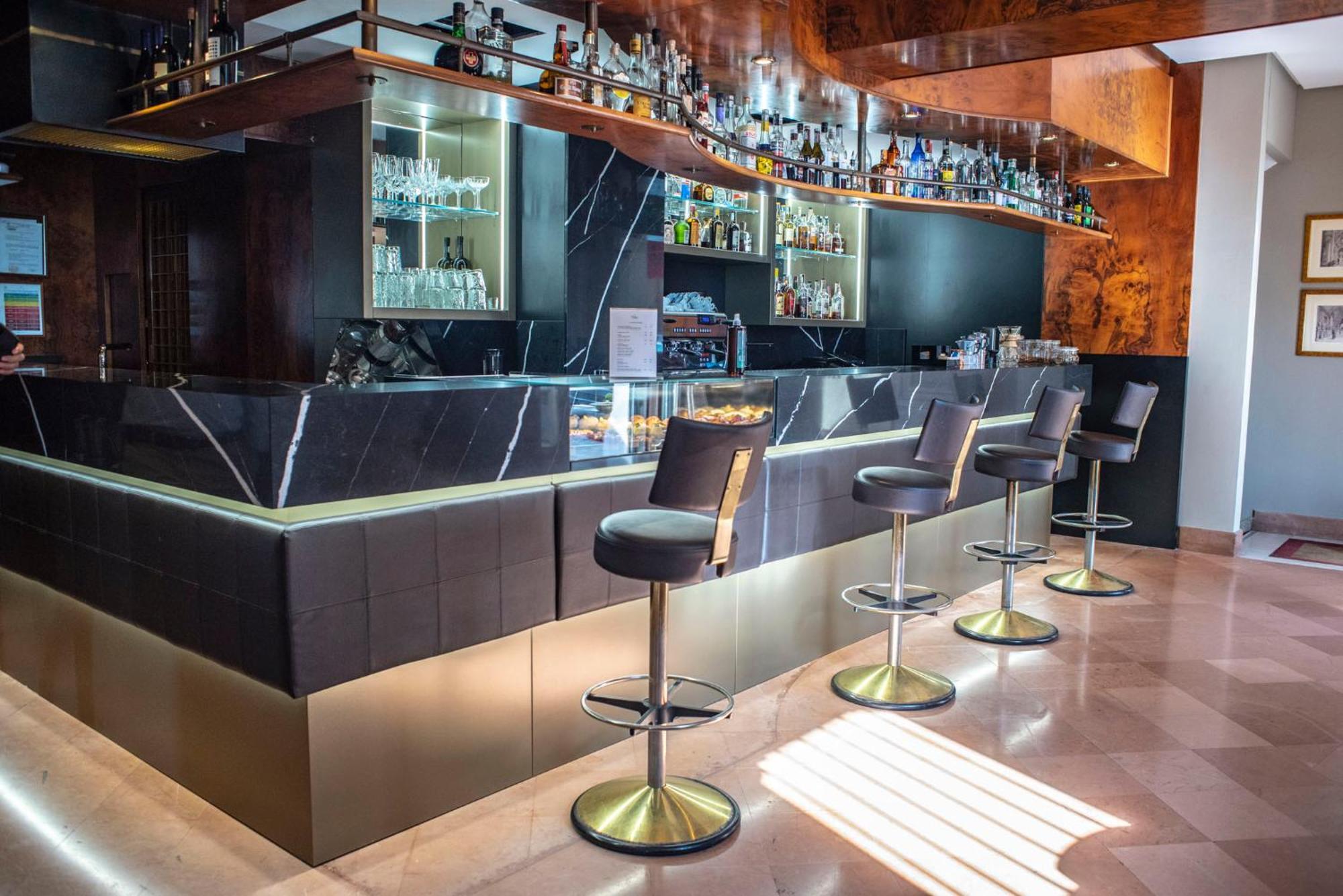 Sina Brufani Otel Perugia Dış mekan fotoğraf The bar at the 2018 edition of the World Economic Forum
