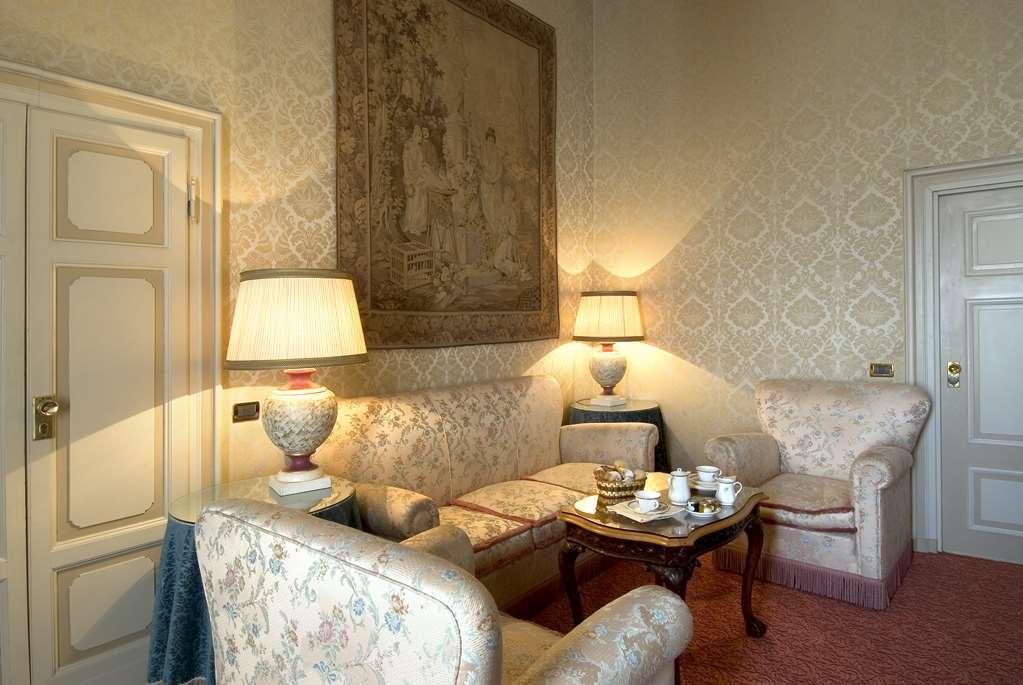 Sina Brufani Otel Perugia Oda fotoğraf A suite at the hotel
